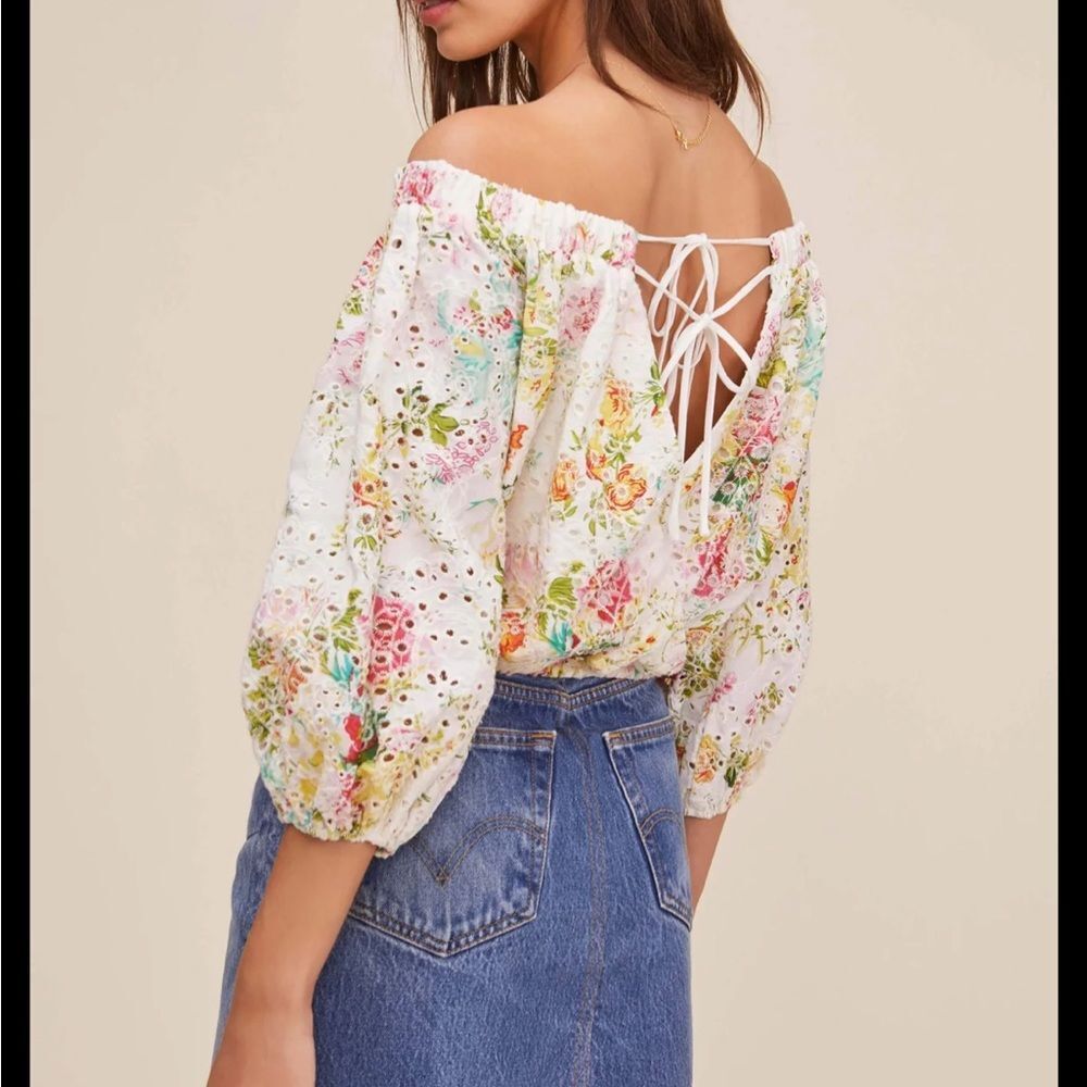 ASTR the label DANYA FLORAL PRINT EYELET TOP